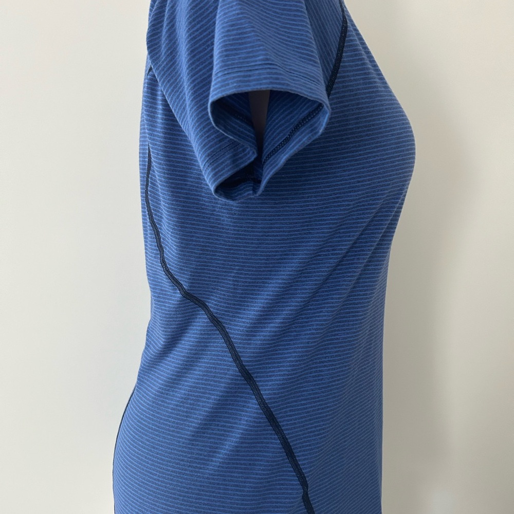 The North Face Blue Fitted Short Sleeve Tee - Picture 3 of 5